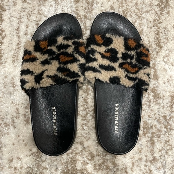 Steve Madden Shoes - Steve Madden women’s slides size 9
